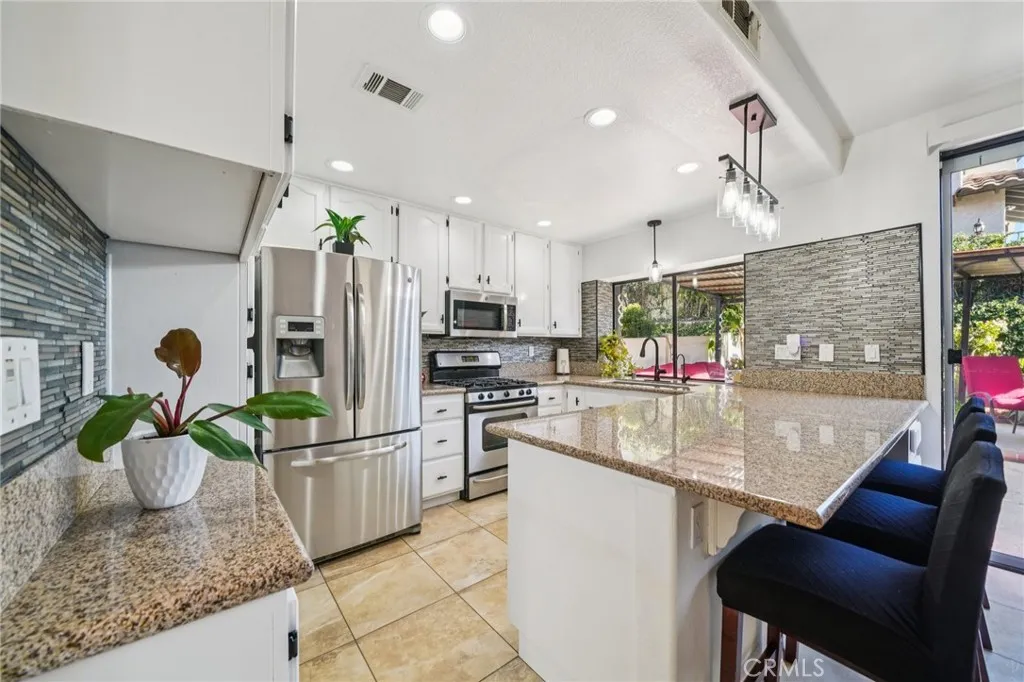 1591 San Fernando Dr, Corona, California 92882 home-pic-14