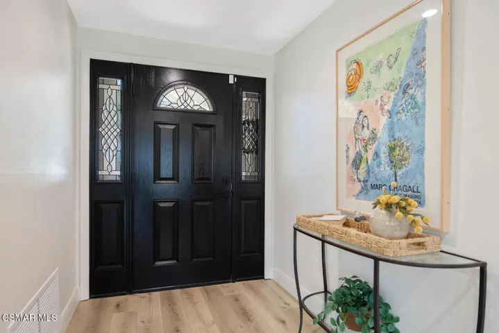 3007 E Sierra Dr Westlake-large-021-035-