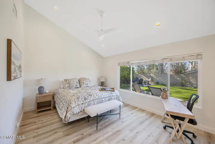 3007 E Sierra Dr Westlake-large-023-030-