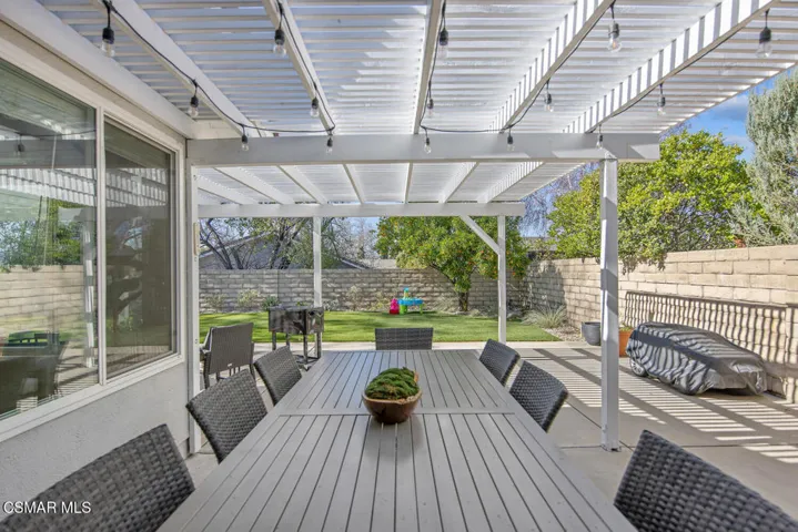 3007 E Sierra Dr Westlake-large-043-044-