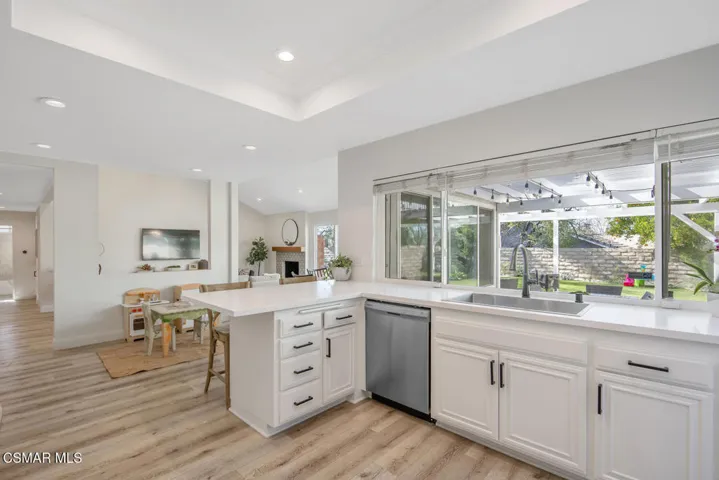 3007 E Sierra Dr Westlake-large-019-027-