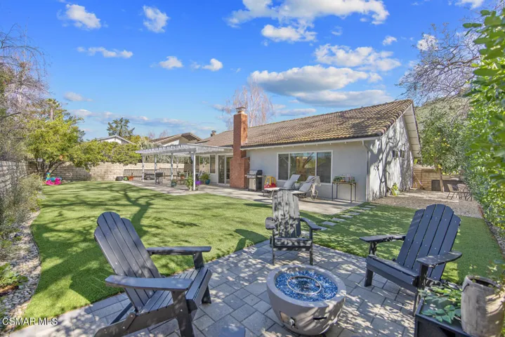 3007 E Sierra Dr Westlake-large-037-042-