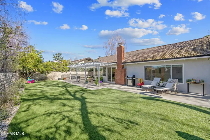 3007 E Sierra Dr Westlake-large-038-036-