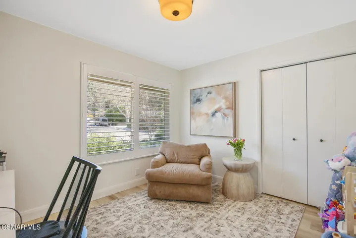 3007 E Sierra Dr Westlake-large-031-045-