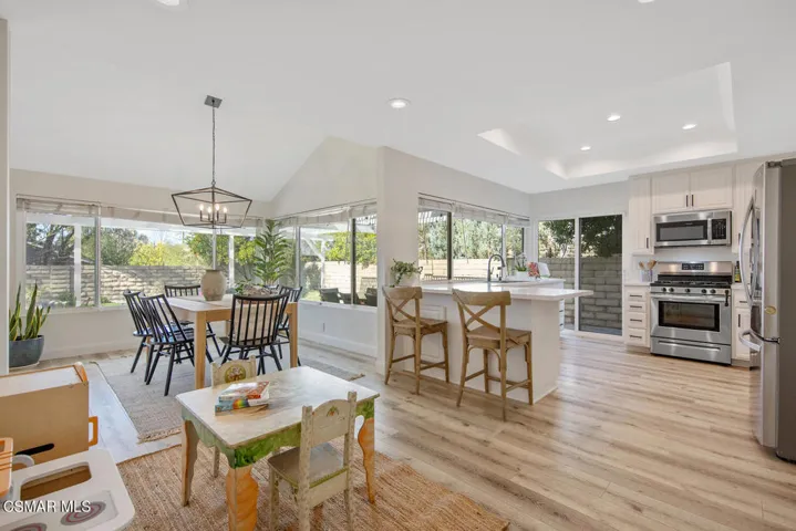 3007 E Sierra Dr Westlake-large-014-004-