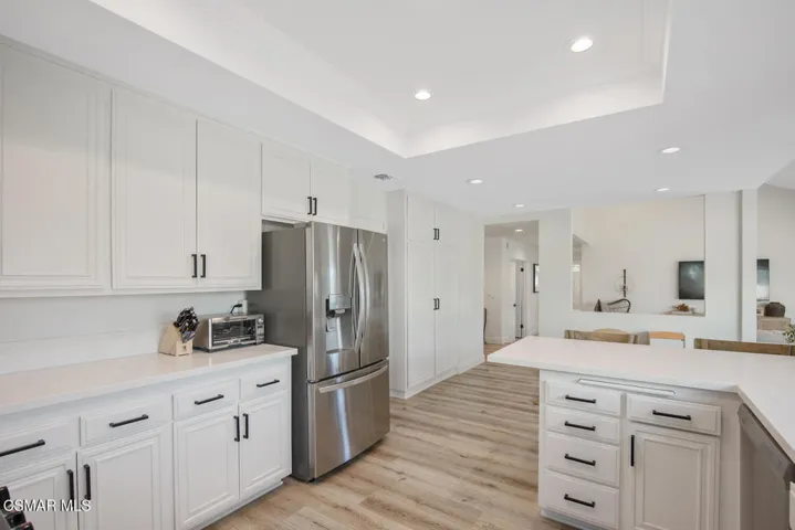 3007 E Sierra Dr Westlake-large-020-022-