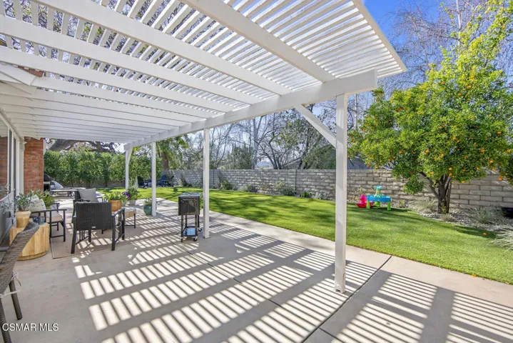 3007 E Sierra Dr Westlake-large-044-051-