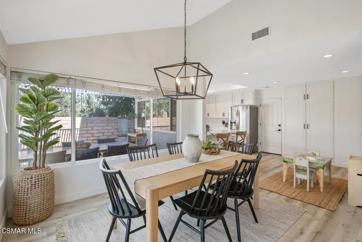 3007 E Sierra Dr Westlake-large-032-018-