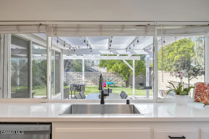 3007 E Sierra Dr Westlake-large-018-026-