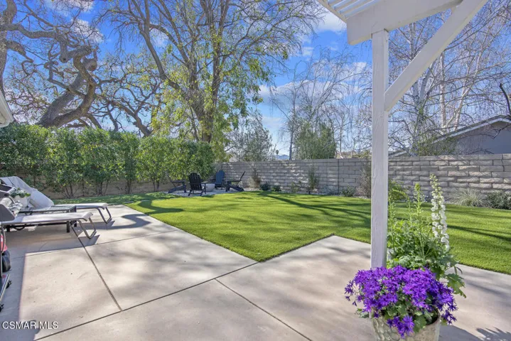 3007 E Sierra Dr Westlake-large-041-033-