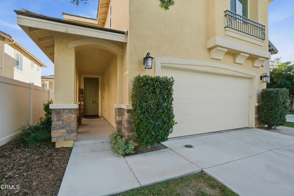 252 Driftwood Street, Fillmore, California 93015 home-pic-2