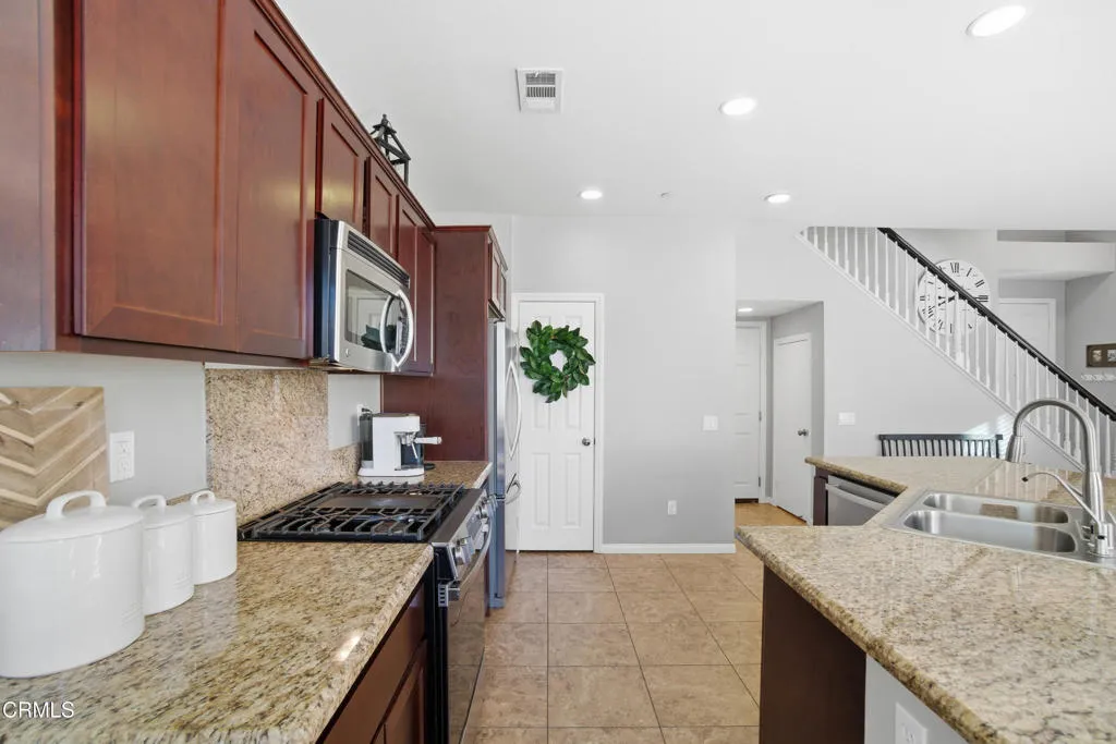 252 Driftwood Street, Fillmore, California 93015 home-pic-13