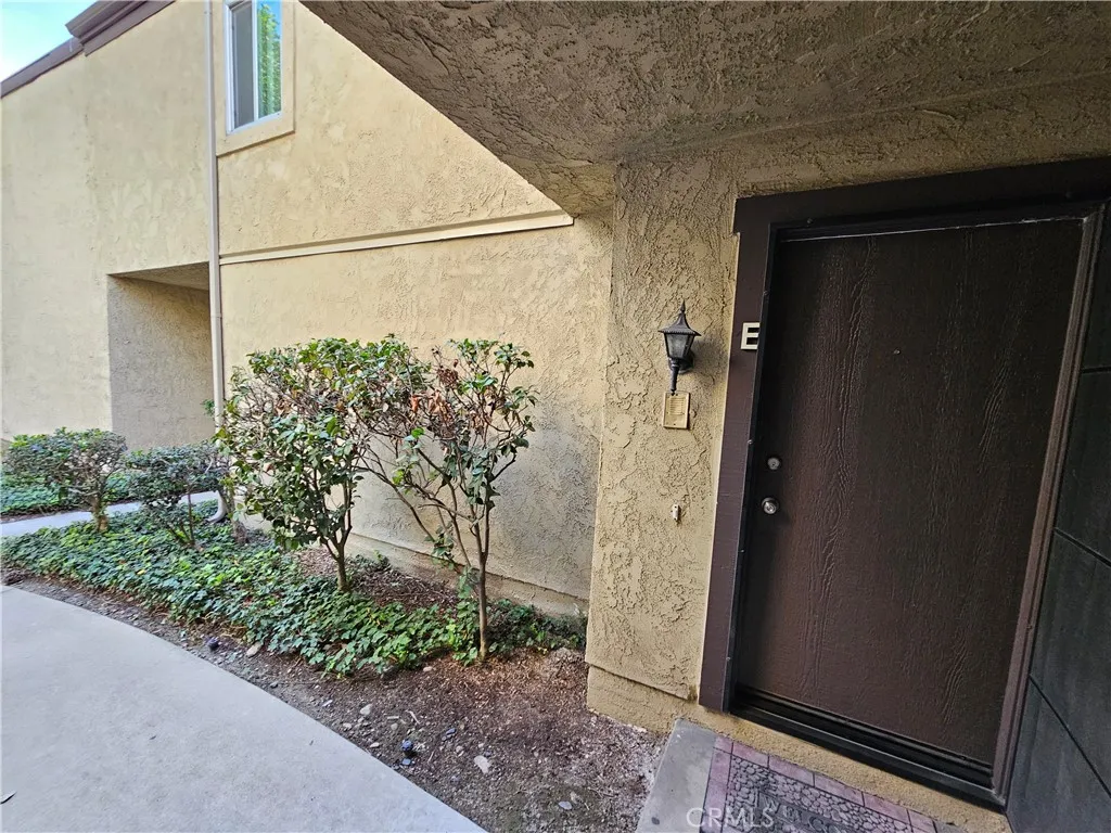 9431 Shadowood Drive E, Montclair, California 91763 home-pic-68