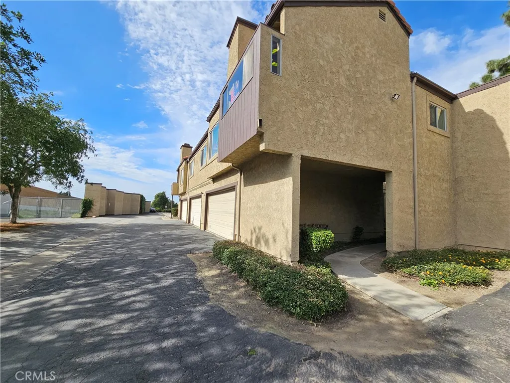 9431 Shadowood Drive E, Montclair, California 91763 home-pic-34
