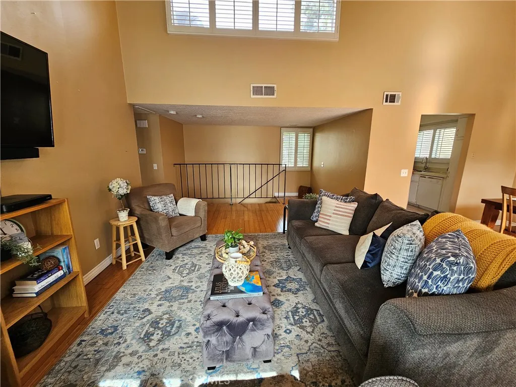 9431 Shadowood Drive E, Montclair, California 91763 home-pic-40