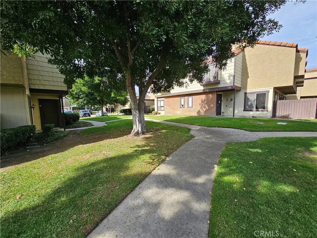9431 Shadowood Drive E, Montclair, California 91763 home-pic-10