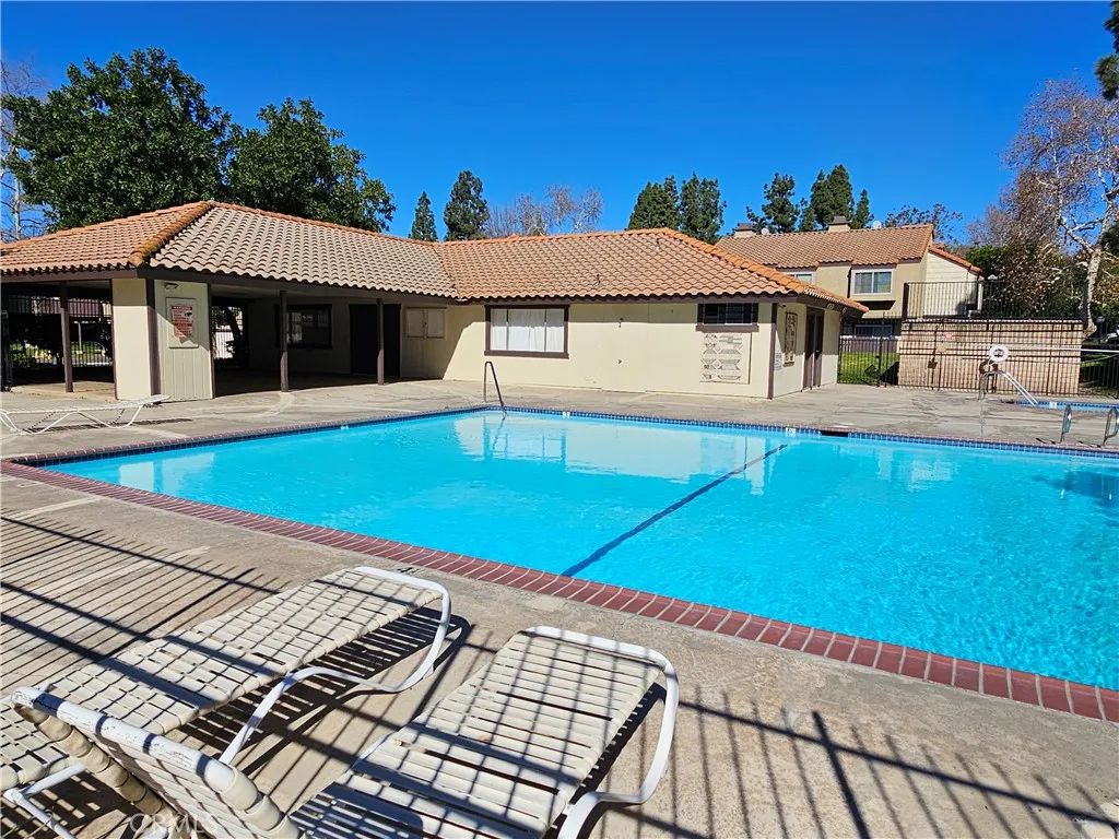 9431 Shadowood Drive E, Montclair, California 91763 home-pic-8