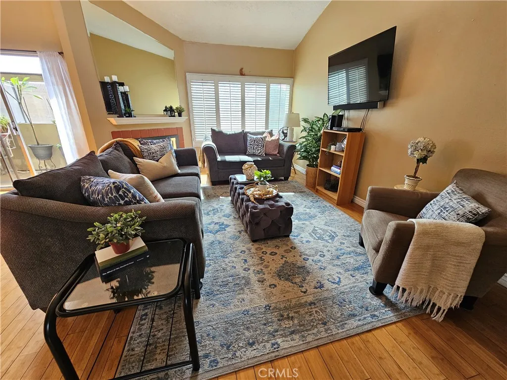 9431 Shadowood Drive E, Montclair, California 91763 home-pic-2