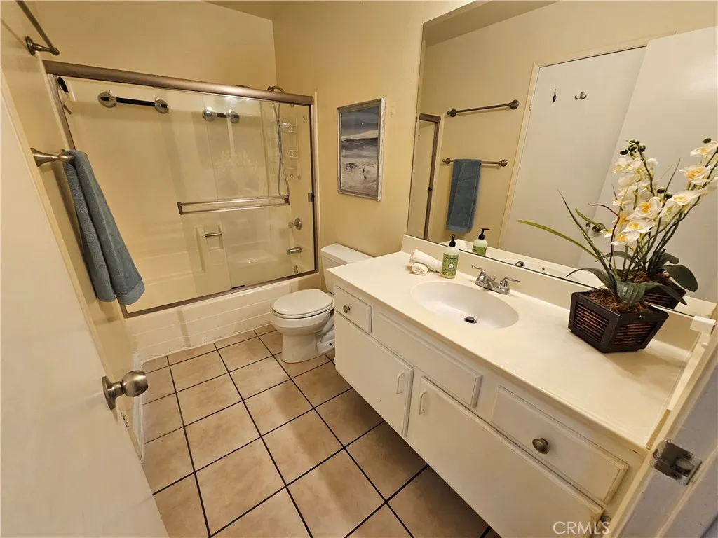 9431 Shadowood Drive E, Montclair, California 91763 home-pic-23