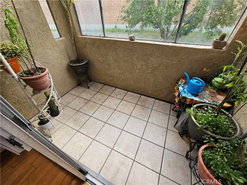 9431 Shadowood Drive E, Montclair, California 91763 home-pic-28