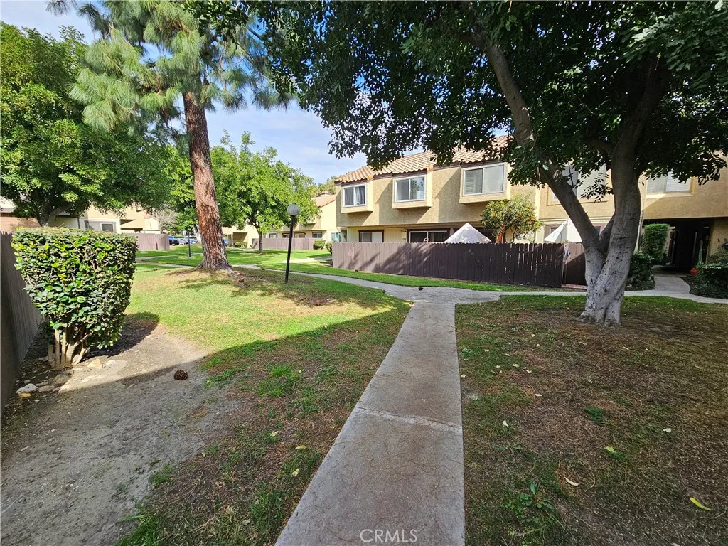 9431 Shadowood Drive E, Montclair, California 91763 home-pic-71