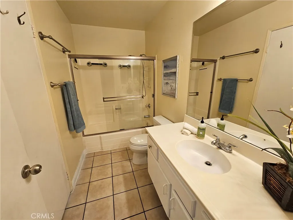 9431 Shadowood Drive E, Montclair, California 91763 home-pic-25