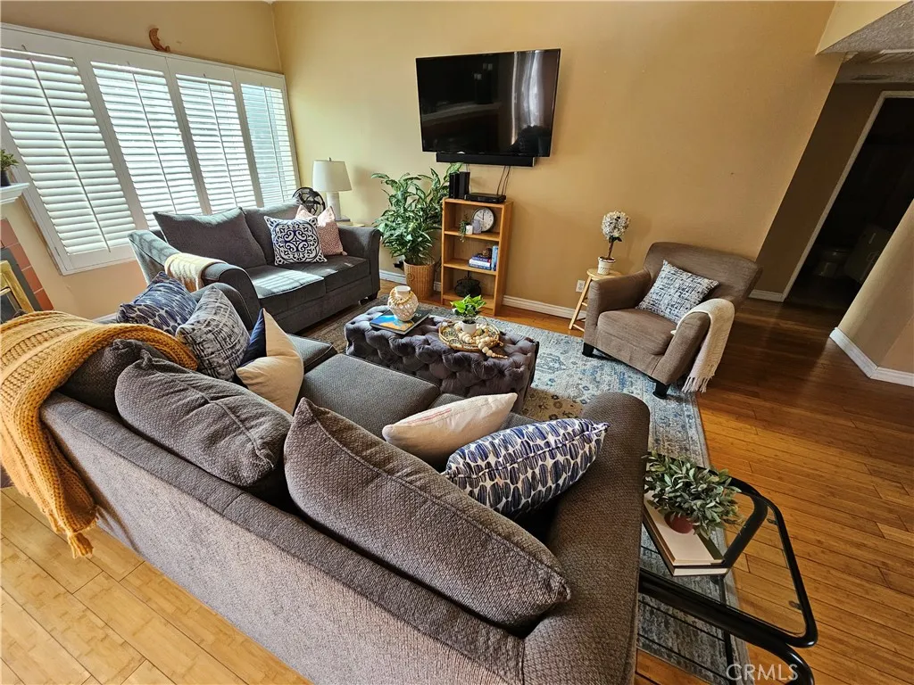 9431 Shadowood Drive E, Montclair, California 91763 home-pic-42