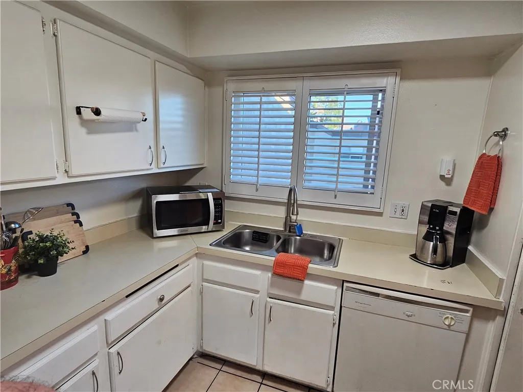 9431 Shadowood Drive E, Montclair, California 91763 home-pic-21