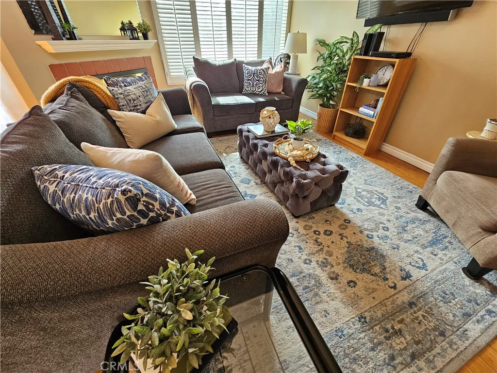 9431 Shadowood Drive E, Montclair, California 91763 home-pic-4