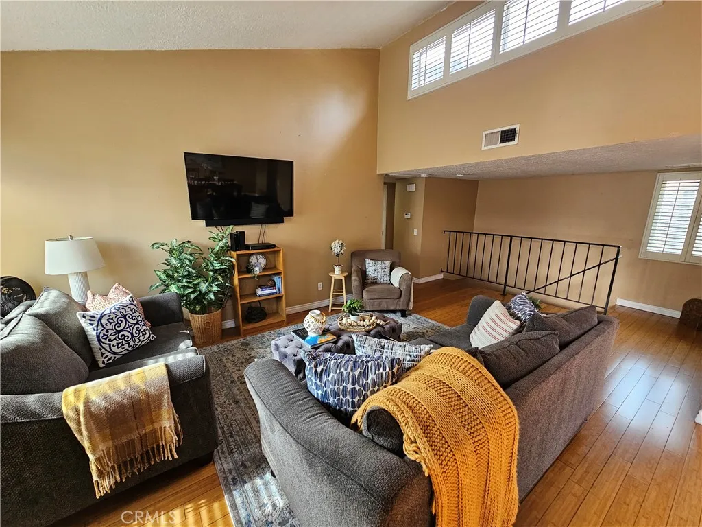9431 Shadowood Drive E, Montclair, California 91763 home-pic-3