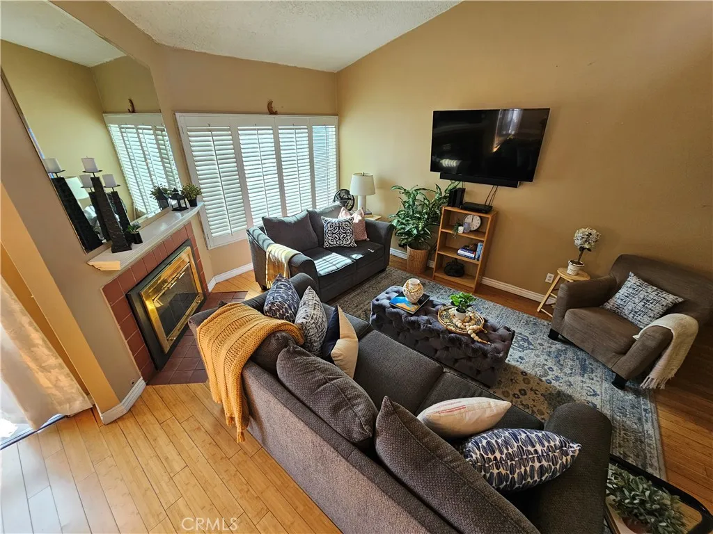 9431 Shadowood Drive E, Montclair, California 91763 home-pic-55