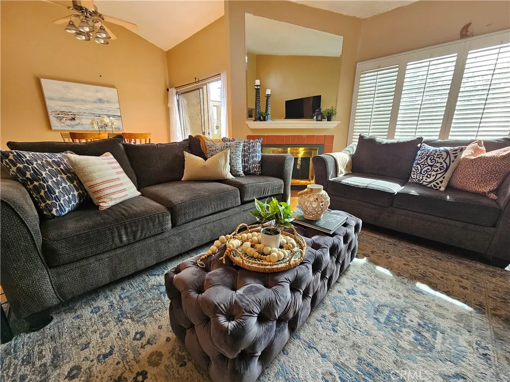 9431 Shadowood Drive E, Montclair, California 91763 home-pic-39