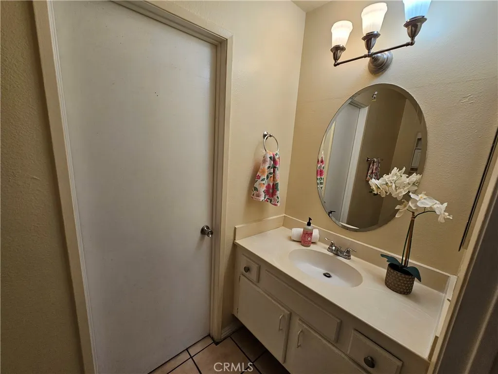 9431 Shadowood Drive E, Montclair, California 91763 home-pic-49