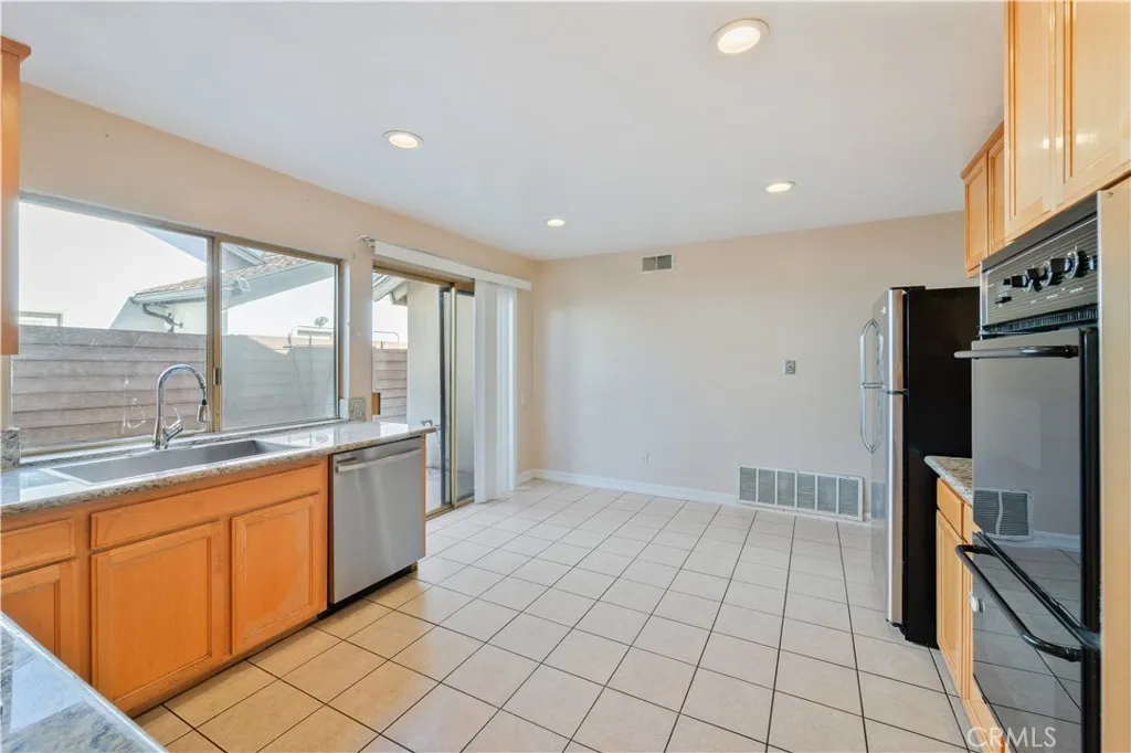 23869 Via Jacara, Valencia, California 91355 home-pic-5