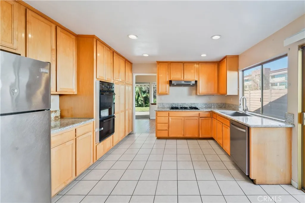 23869 Via Jacara, Valencia, California 91355 home-pic-4