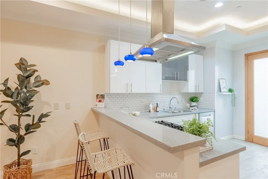 216 N Buena Vista Street 113, Burbank, California 91505 home-pic-7