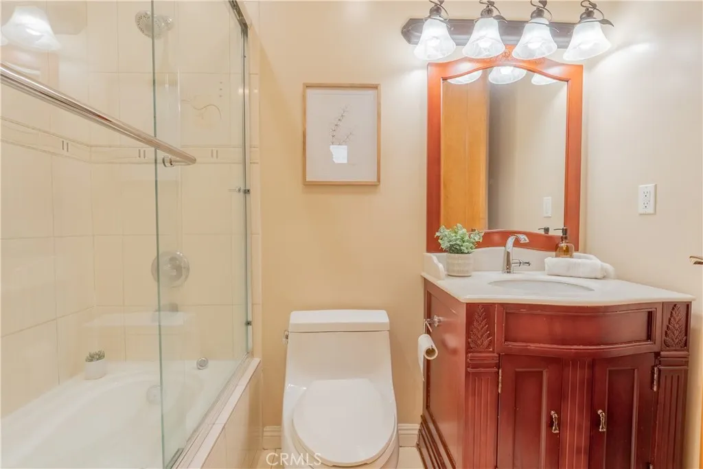 216 N Buena Vista Street 113, Burbank, California 91505 home-pic-25