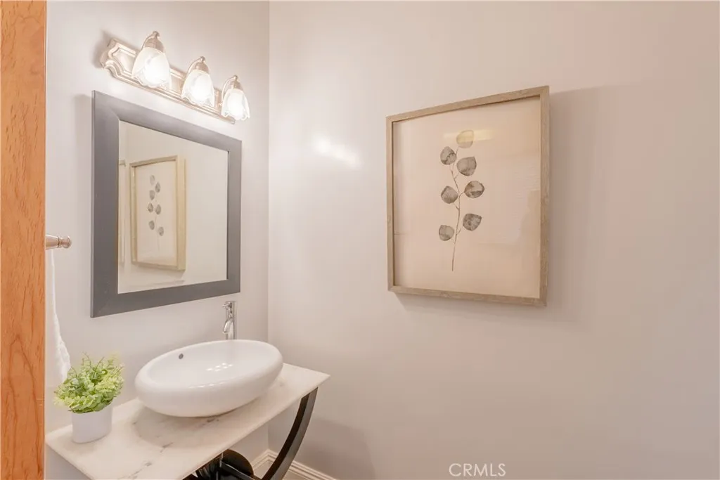 216 N Buena Vista Street 113, Burbank, California 91505 home-pic-16