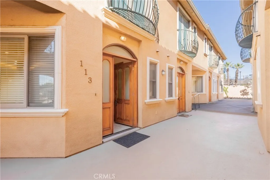 216 N Buena Vista Street 113, Burbank, California 91505 home-pic-2