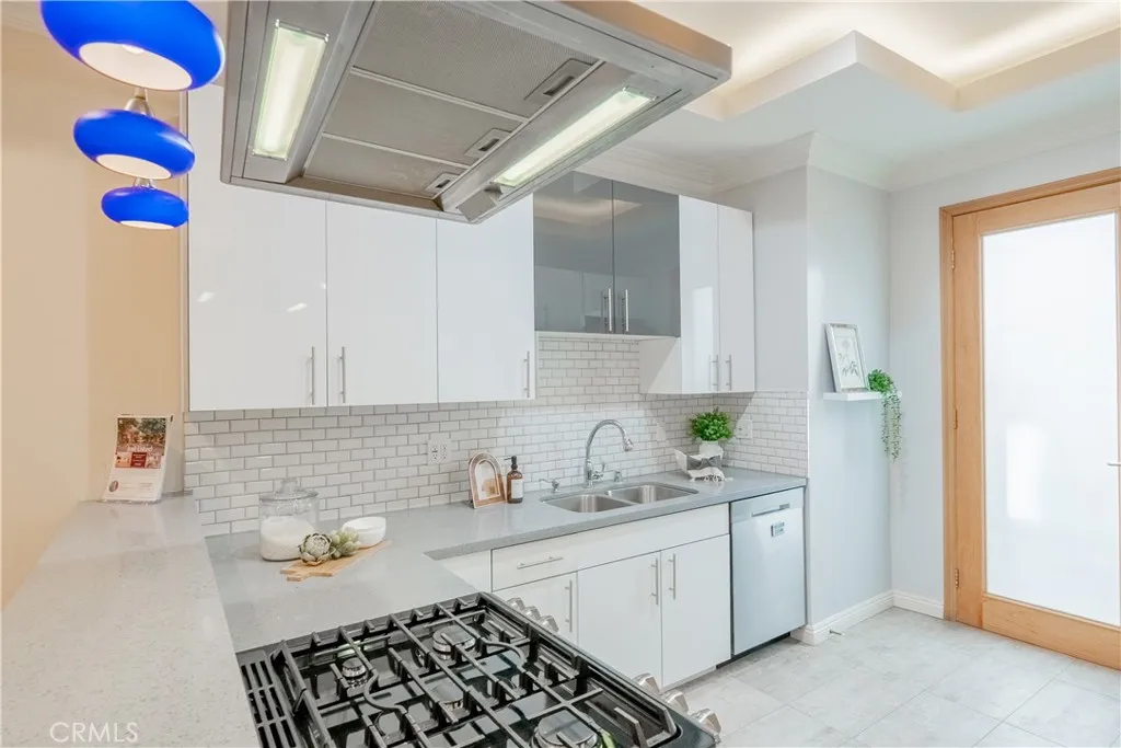 216 N Buena Vista Street 113, Burbank, California 91505 home-pic-8