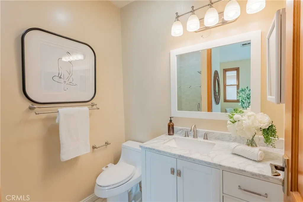 216 N Buena Vista Street 113, Burbank, California 91505 home-pic-31