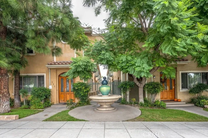 216 N Buena Vista Street 113, Burbank, California 91505 home-pic-1