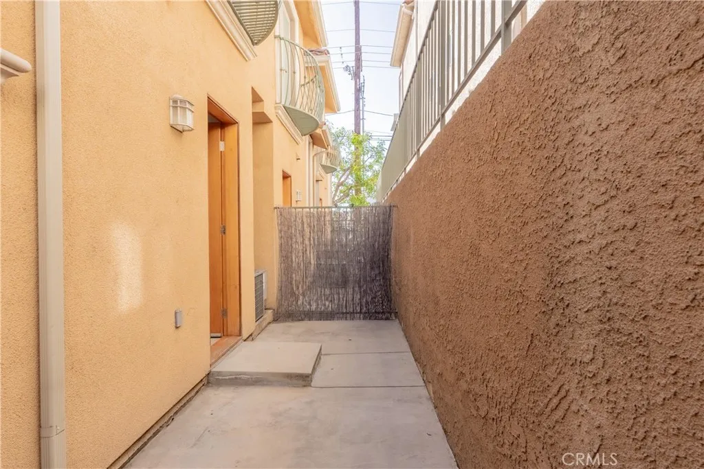 216 N Buena Vista Street 113, Burbank, California 91505 home-pic-12