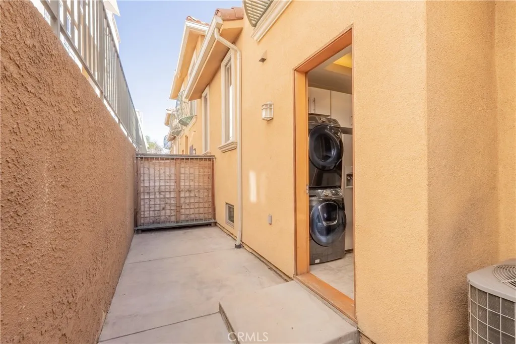 216 N Buena Vista Street 113, Burbank, California 91505 home-pic-13