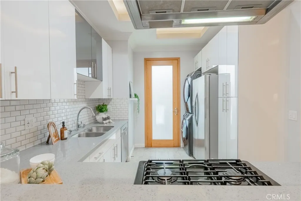 216 N Buena Vista Street 113, Burbank, California 91505 home-pic-11