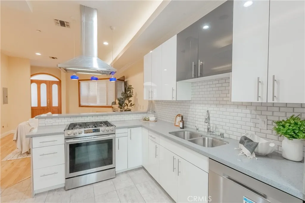 216 N Buena Vista Street 113, Burbank, California 91505 home-pic-14