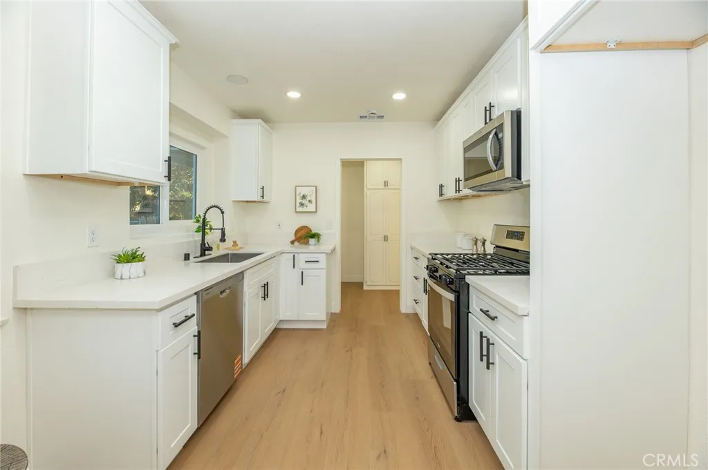 915 W 23rd Street, San Bernardino, California 92405 home-pic-10