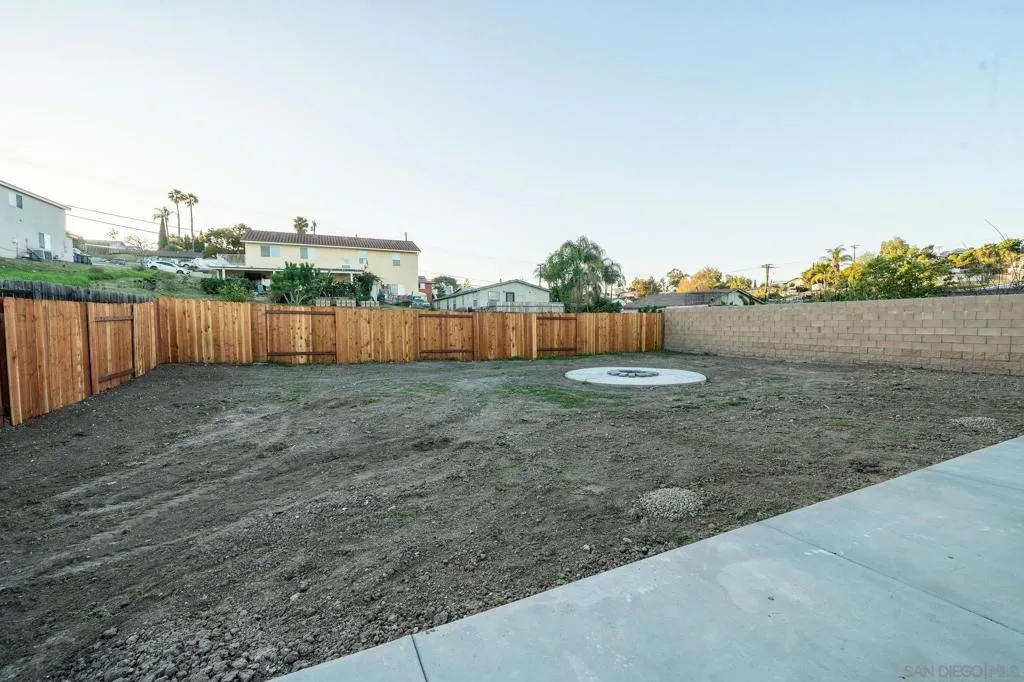 1654 Walbollen St, Spring Valley, California 91977 home-pic-22