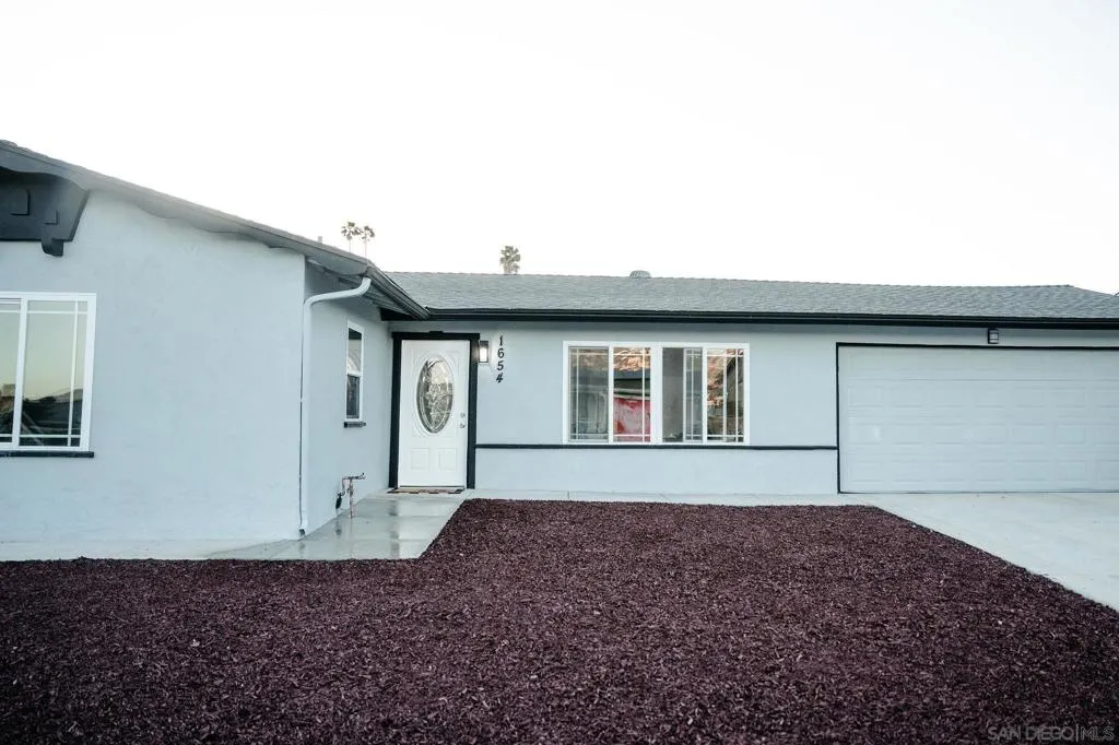 1654 Walbollen St, Spring Valley, California 91977 home-pic-5