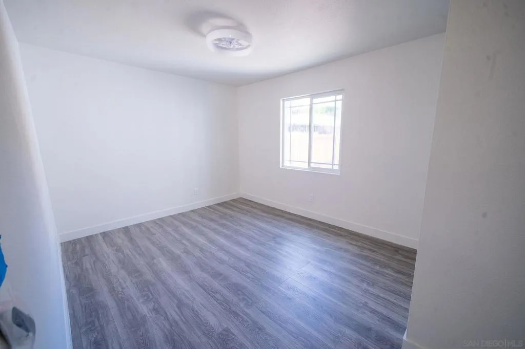 1654 Walbollen St, Spring Valley, California 91977 home-pic-15